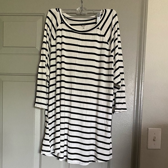 Tickled teal black and white top - Picture 1 of 1